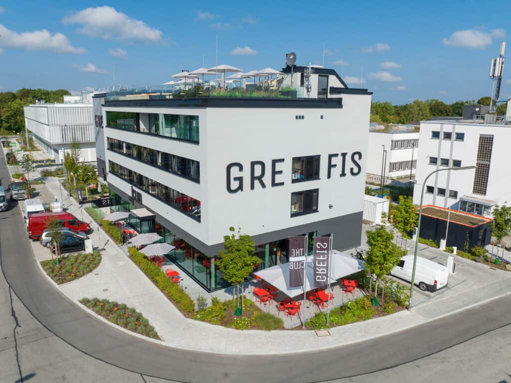 Außenansicht des GREFIS Hotels